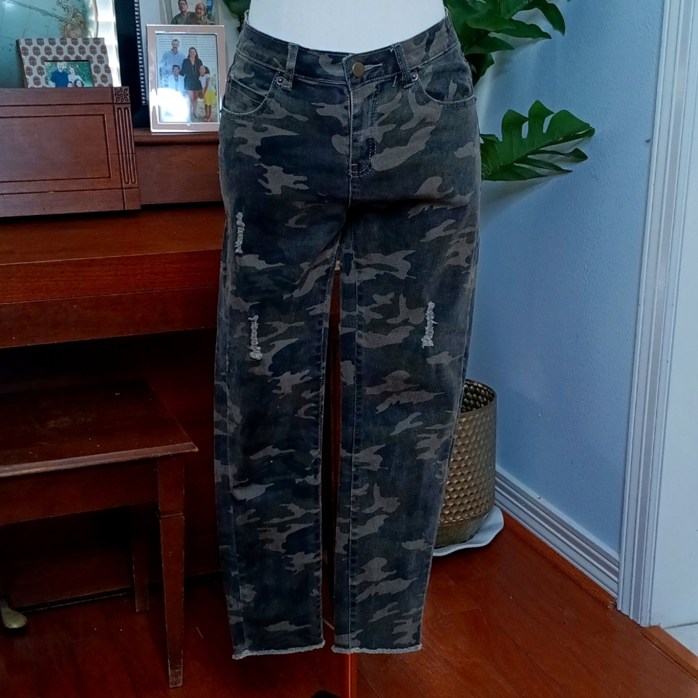 Anthropologie denim by Ellison camo pants